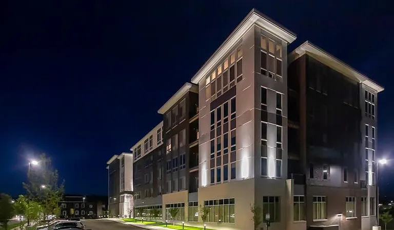 50 Front Luxury Apartments — Photo 21