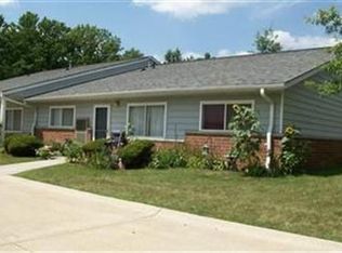 27083 Oakwood Cir APT 104, Olmsted Falls, OH 44138