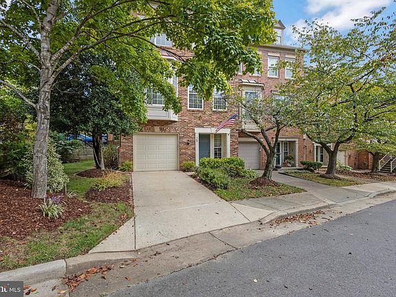 3rd image of 15 Arell Ct