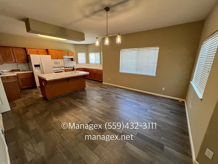 110 N Anderson Ave — Photo 5