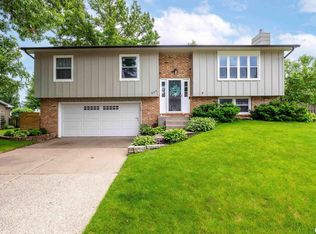 835 W 57th St, Davenport, IA 52806