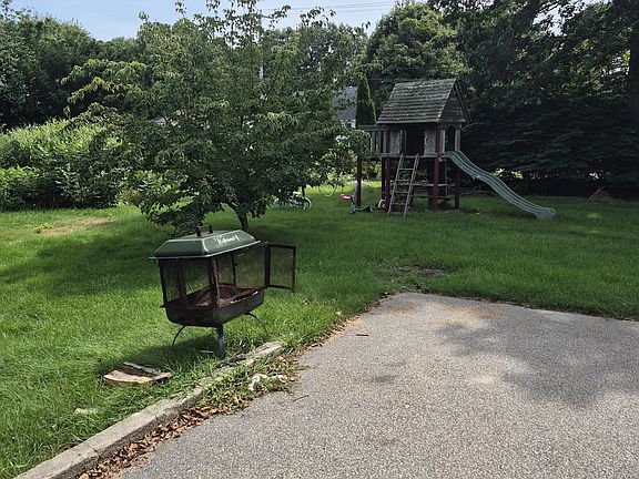 4th image of 114 East Ave