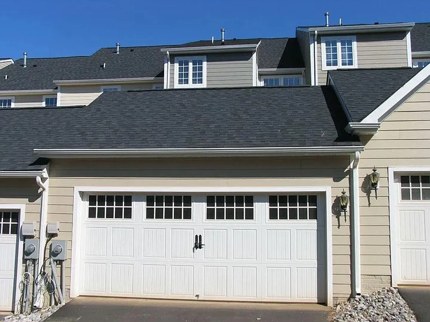 Cherry Village -906 Bing Lane - 3br + Den & 3ba, 2 Car Garage — Photo 2