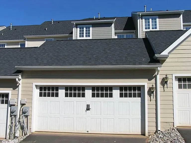 906 Bing Ln — Photo 2