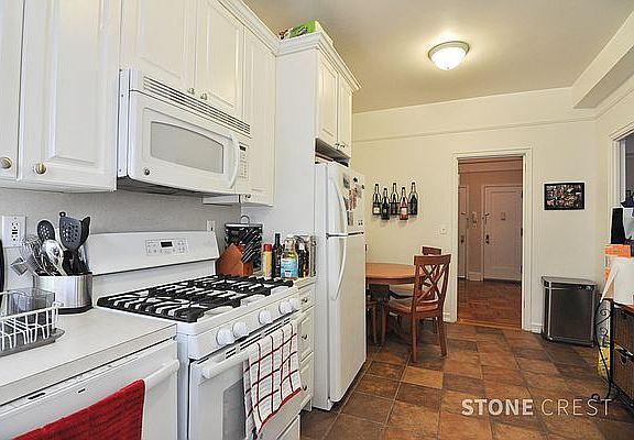 5th image of 200 W 90th St APT 2D