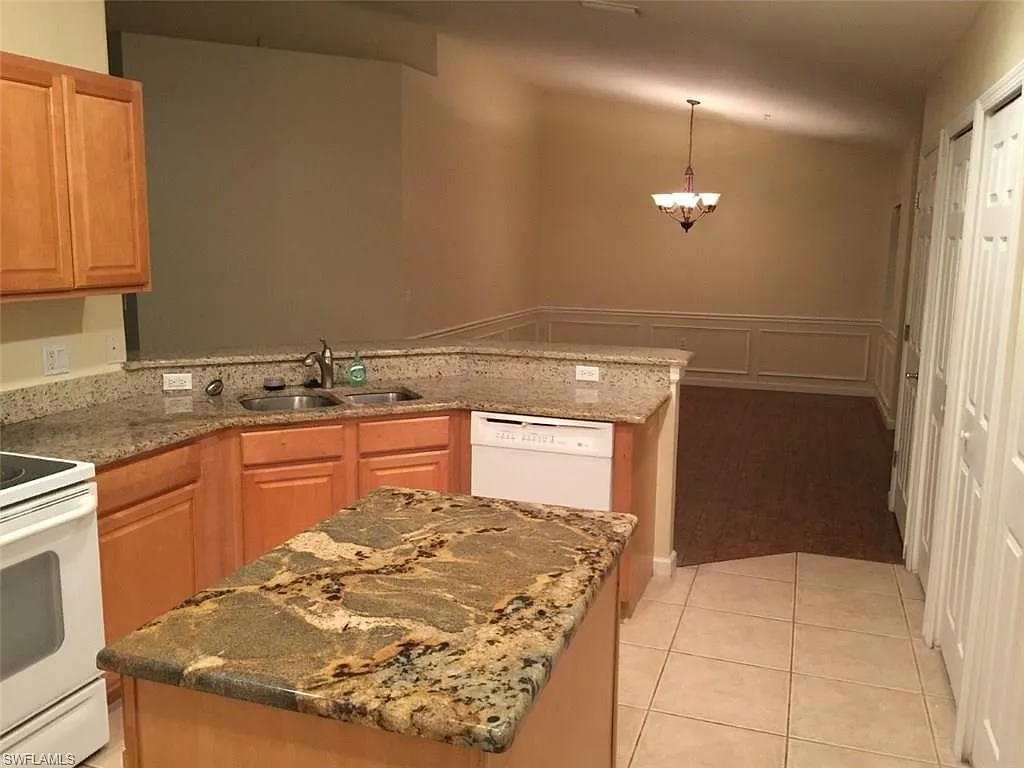 3 bed, 2.0 bath, 1857 sqft, $2,500 — Photo 4