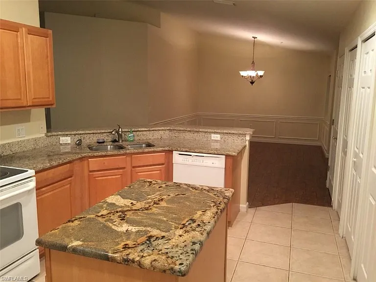 1295 Henley St #1204 — Photo 4