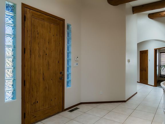 5th image of 7216 Anton Cir NE