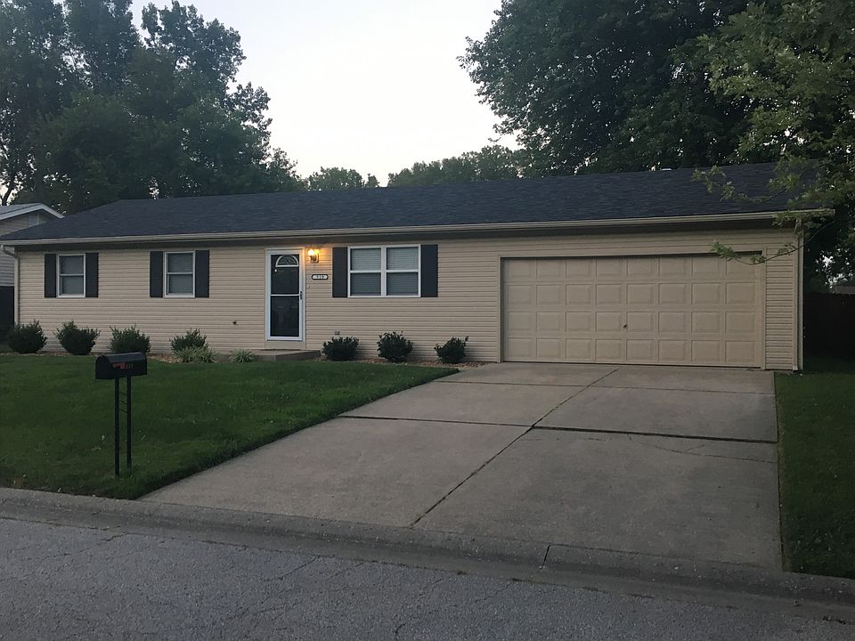 1st image of 910 Coral Dr