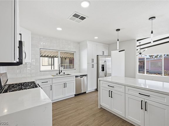 3rd image of 4557 Royal Ridge Way