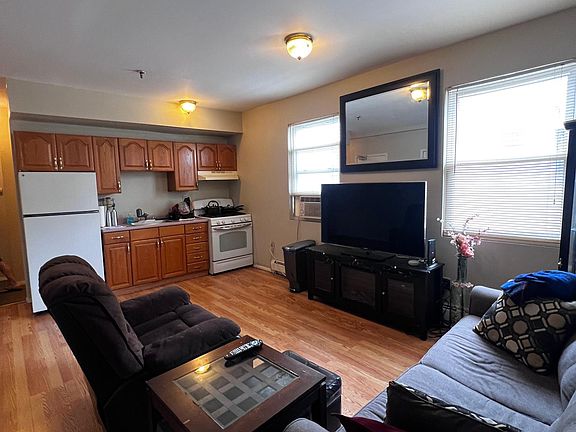 2nd image of 98 Walnut St
