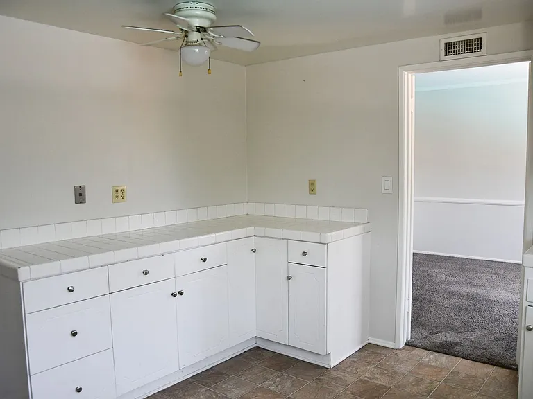 522 E Collins Ave — Photo 22