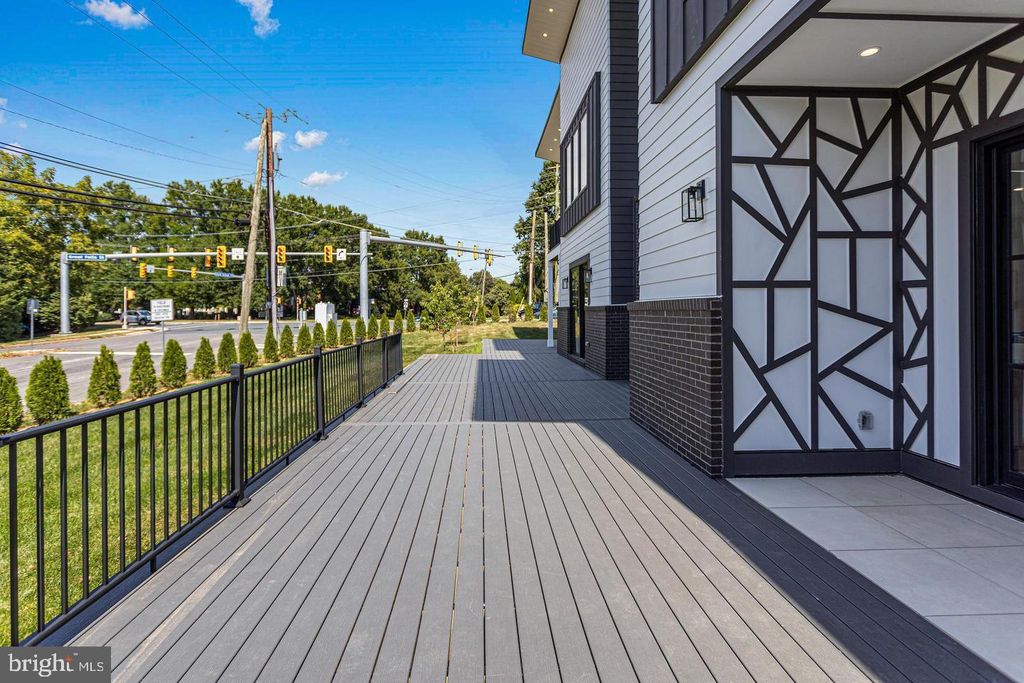 1733 Chain Bridge Rd, McLean, VA - View 5