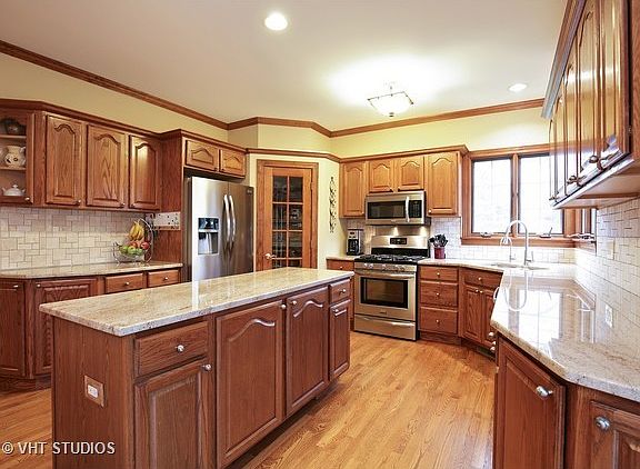 4th image of 5N600 Prairie Springs Dr