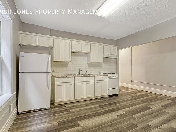 3rd image of 1715 Pine Ave APT 4