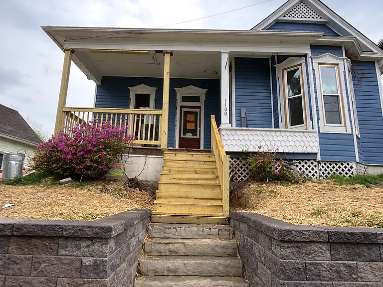 1100 Lowell St — Photo 2