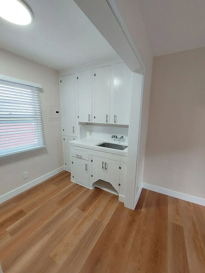 41-47 Thornton Ave — Photo 3
