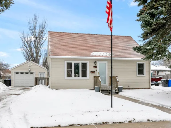 705 17th St S, Fargo, ND 58103