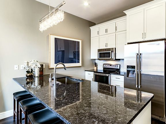 5th image of 9 E Main St #30