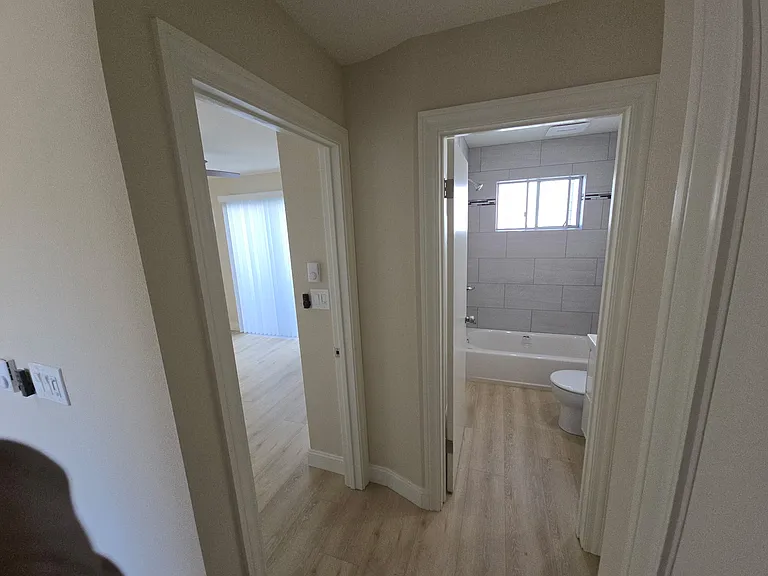 730 E 17th St #7 — Photo 31