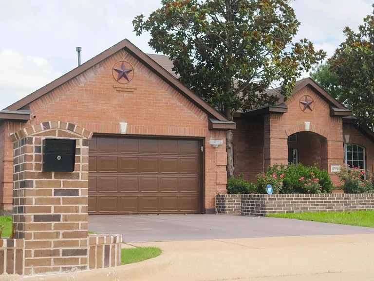 1806 Walnut Hills Ln — Photo 27