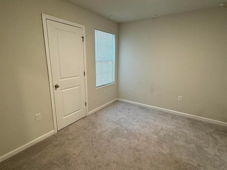 5984 Creekside Crossing Dr — Photo 13