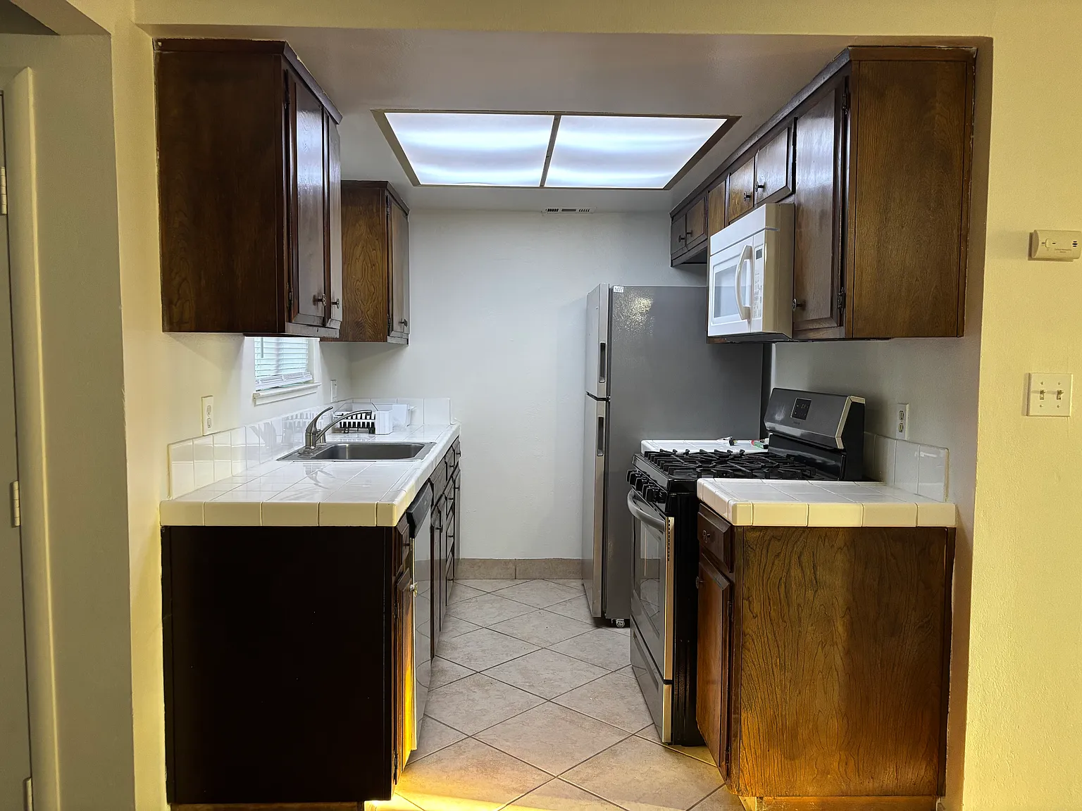 2 bed, 1.0 bath, $1,895 — Photo 3