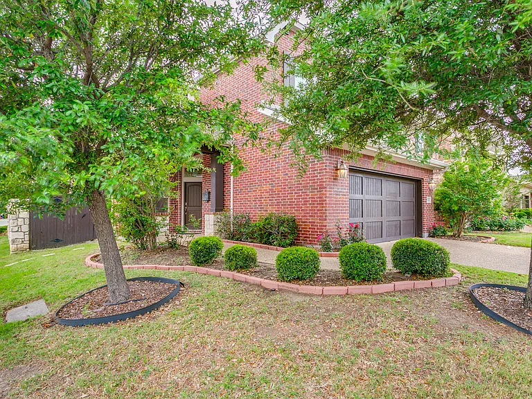 3116 Hereford Dr — Photo 2