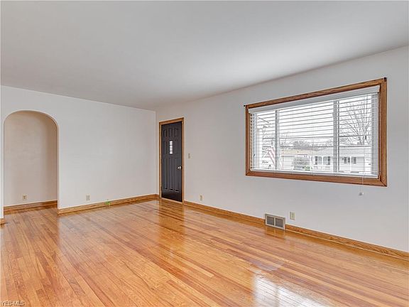 2nd image of 3858 Argonne Ave