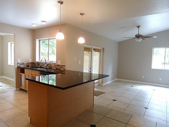 3rd image of 142 Holderness Dr