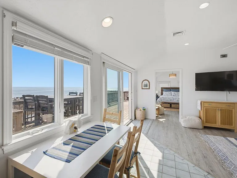 490 Ocean St — Photo 17