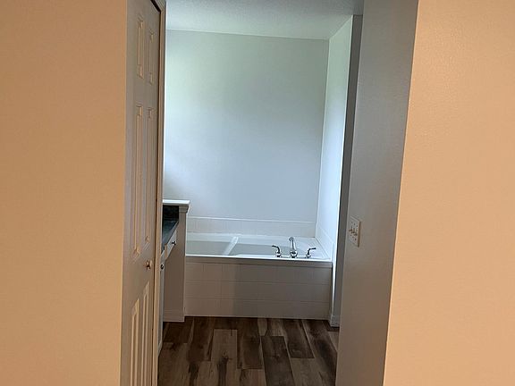 4th image of 3373 Quail Roost Dr