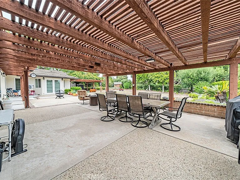 2220 Jose Way — Photo 39