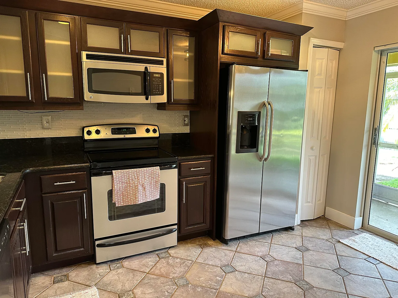 2 bed, 2.5 bath, 1286 sqft, $2,600 — Photo 3