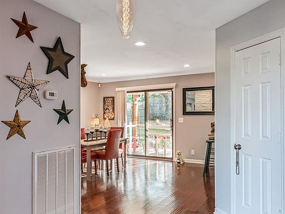 2nd image of 601 Bluewater Dr