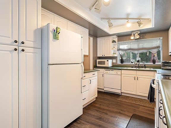 4th image of 2498 Hermosa Dr