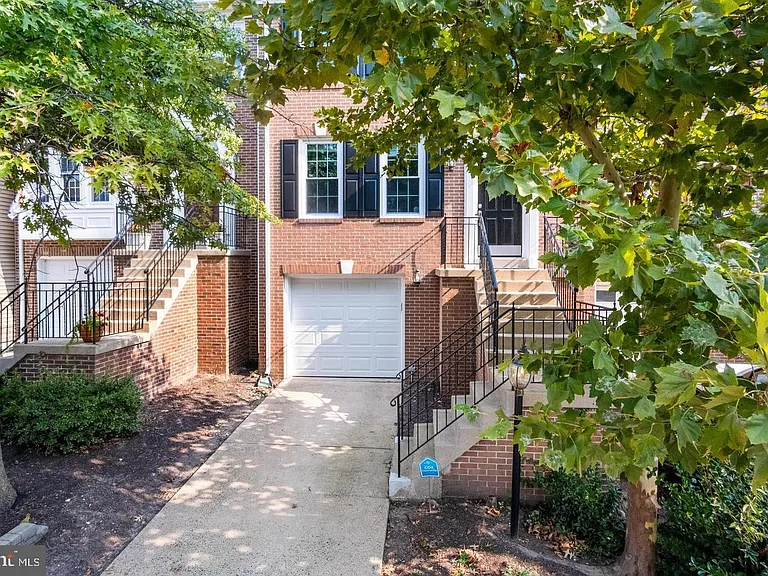 7439 Heatherfield Ln — Photo 2