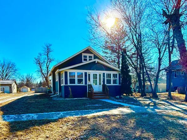 514 3rd St SW, Pipestone, MN 56164