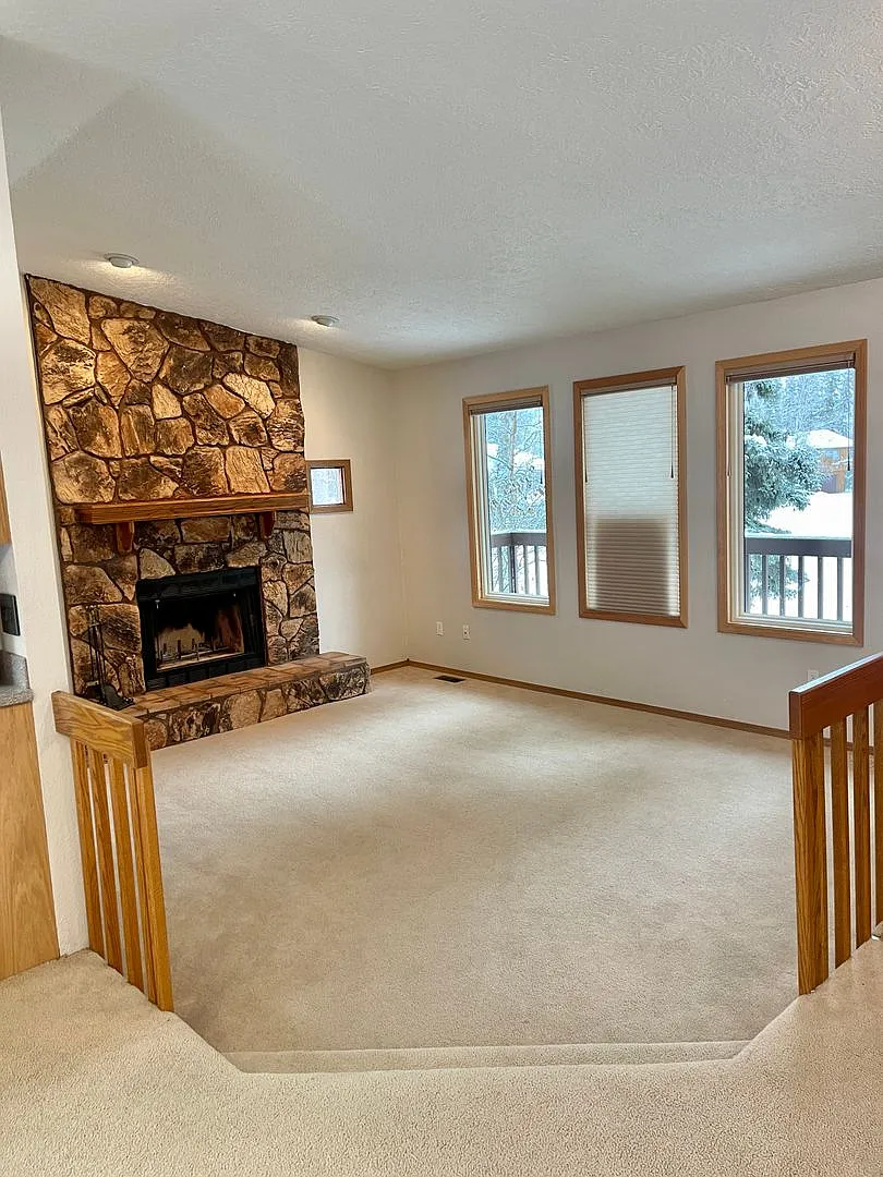 3 bed/2.75 bath House Eagle River — Photo 1