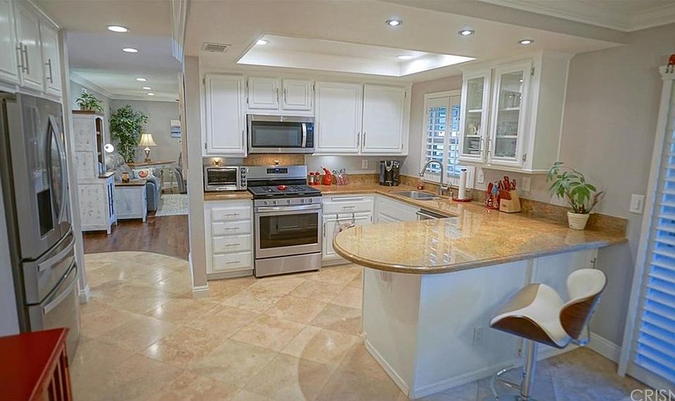 1st image of 26273 Rainbow Glen Dr