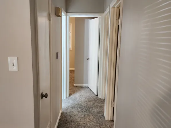 9401 Hollaman Cir, Little Rock, AR 72209