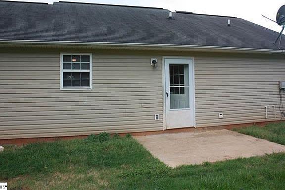 2nd image of 105 Daytona Ln