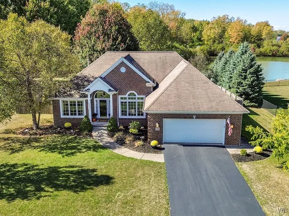 1182 Majestic Woods Dr, Grand Island, NY 14072