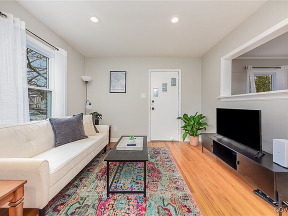 2nd image of 6109 Hampstead Ave