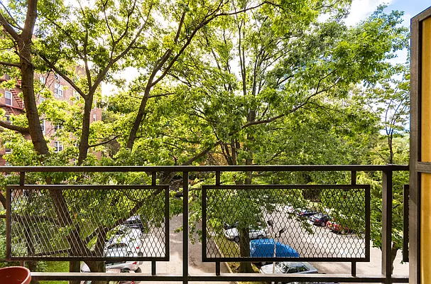 Sold by Re/Max In The City | media 21