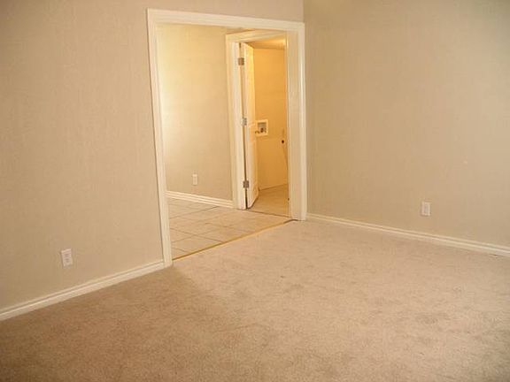 4th image of 4420 SE 20th St