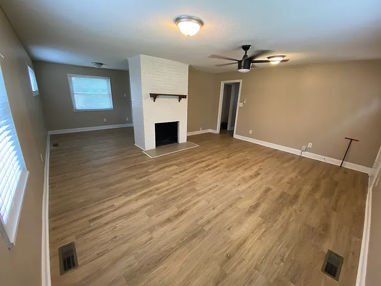 1220 Cresthill Rd — Photo 3
