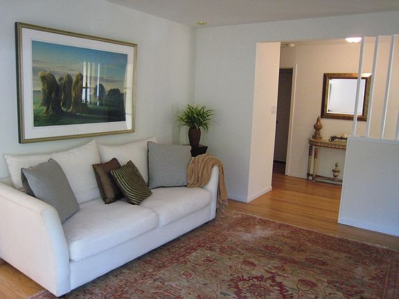 4th image of 441 Oak Manor Dr