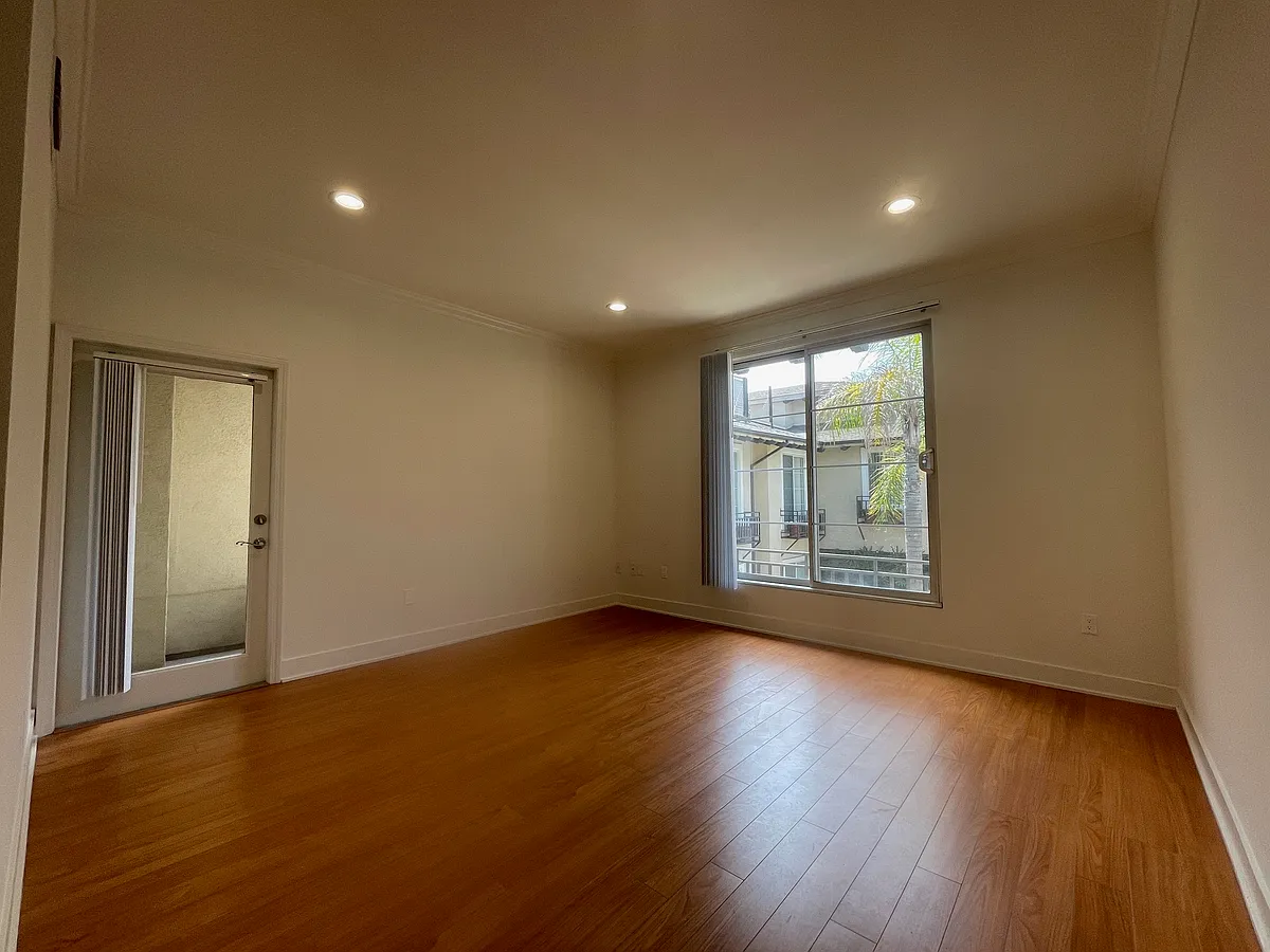 Building Photo - 4105 Tujunga Ave #15