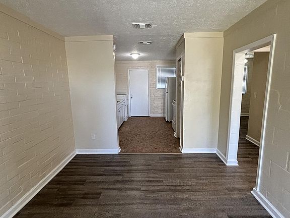 3rd image of 713 4th Ave S #713